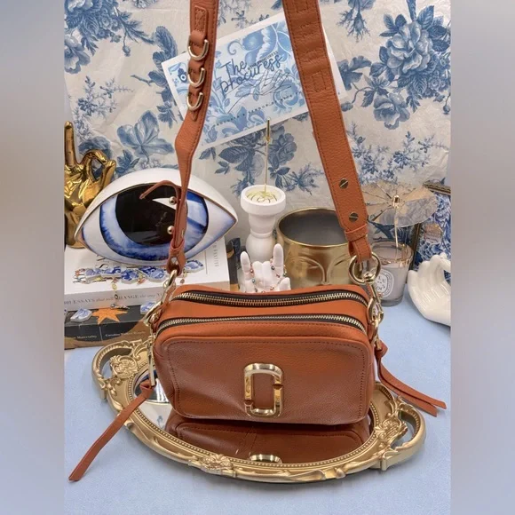 🆕 MARC JACOBS 🧿 NWOT The Softshot 21 Textured Sling Crossbody Bag, Orange - Picture 2 of 13